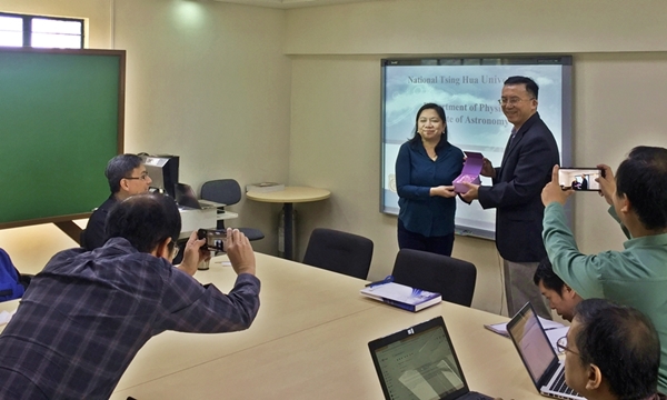 Dr. Yu, of NTHU Physics Department visits ϲ on February 14, 2019